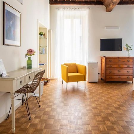 Charming Joivy Flat Next To Duomo Di Como Exterior photo
