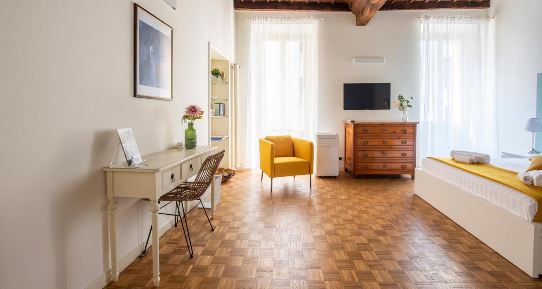 Charming Joivy Flat Next To Duomo Di Como Exterior photo