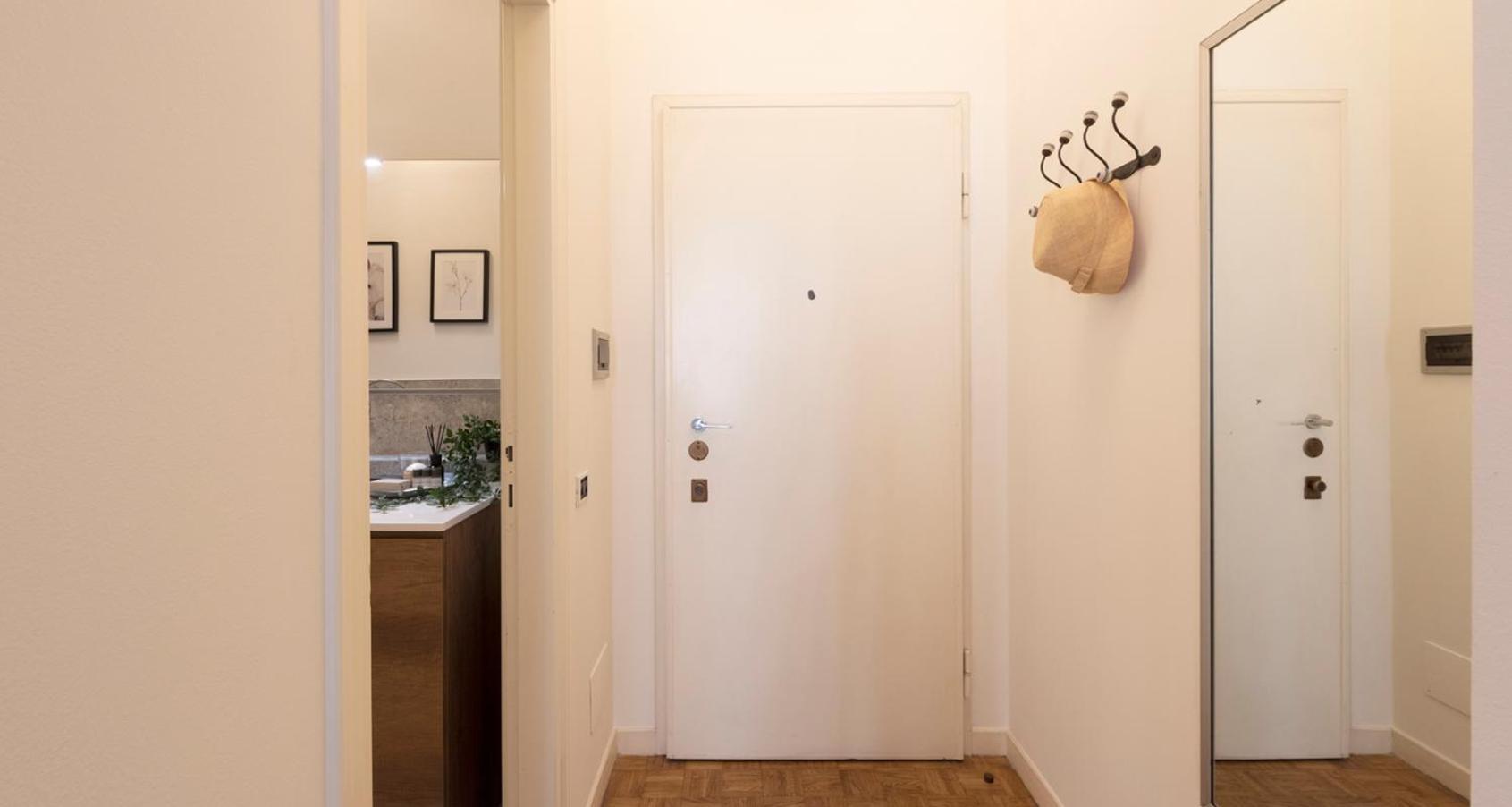 Charming Joivy Flat Next To Duomo Di Como Exterior photo