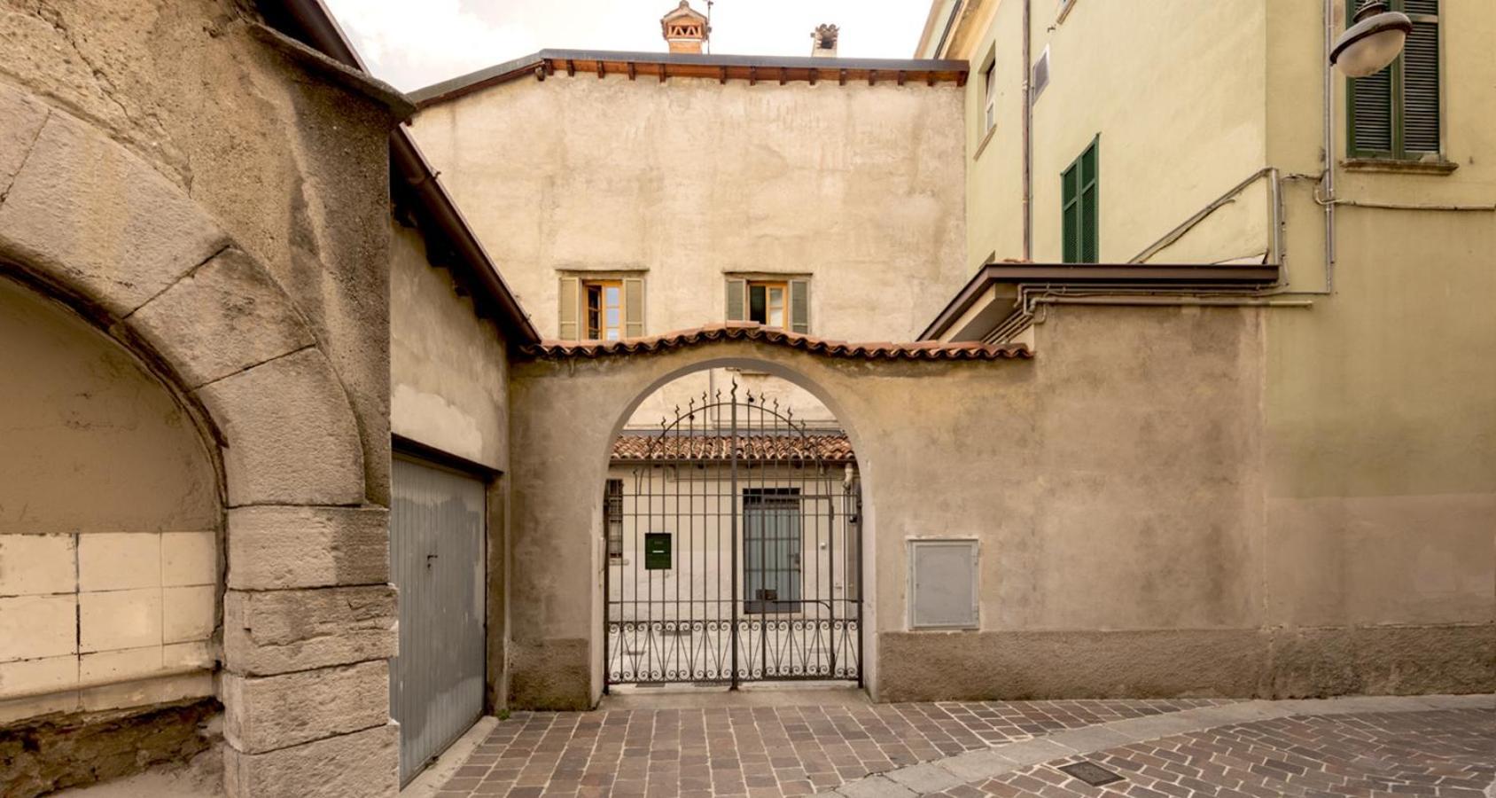 Charming Joivy Flat Next To Duomo Di Como Exterior photo